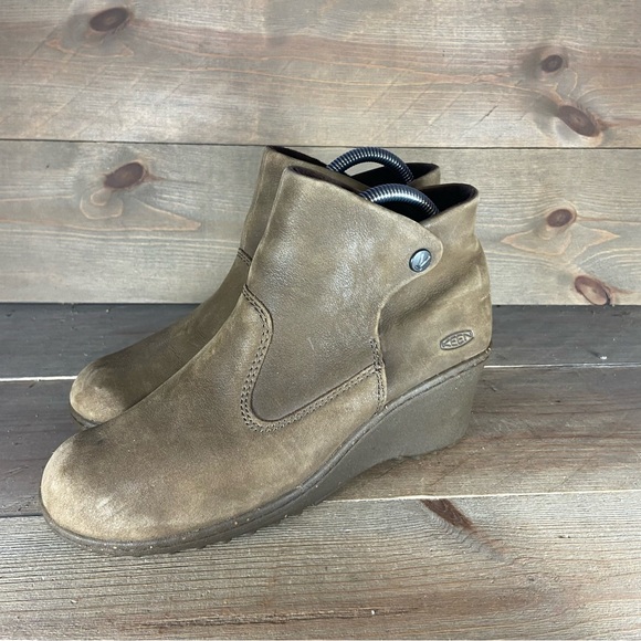 Keen Akita womens size 7.5 shoes brown leather pull on wedge ankle boots - Picture 1 of 8